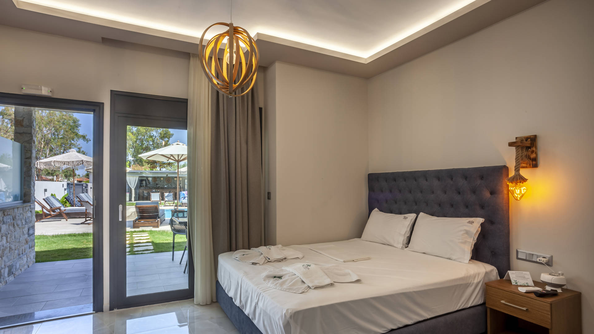 Triple Room Pool 3