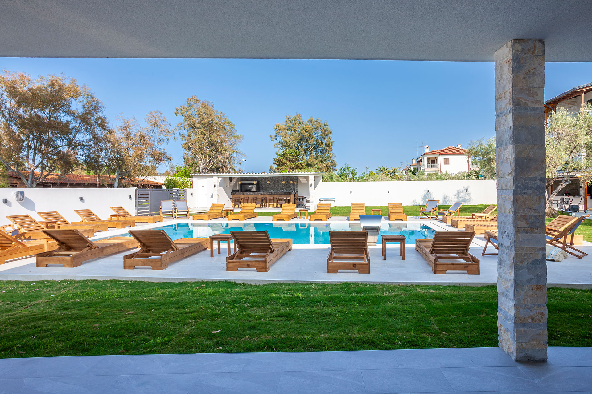 
Chalkidiki Apartments Olia Seaside Residence Luxury Suite Pool 0100 HDR Villa Halkidiki Pefkochori