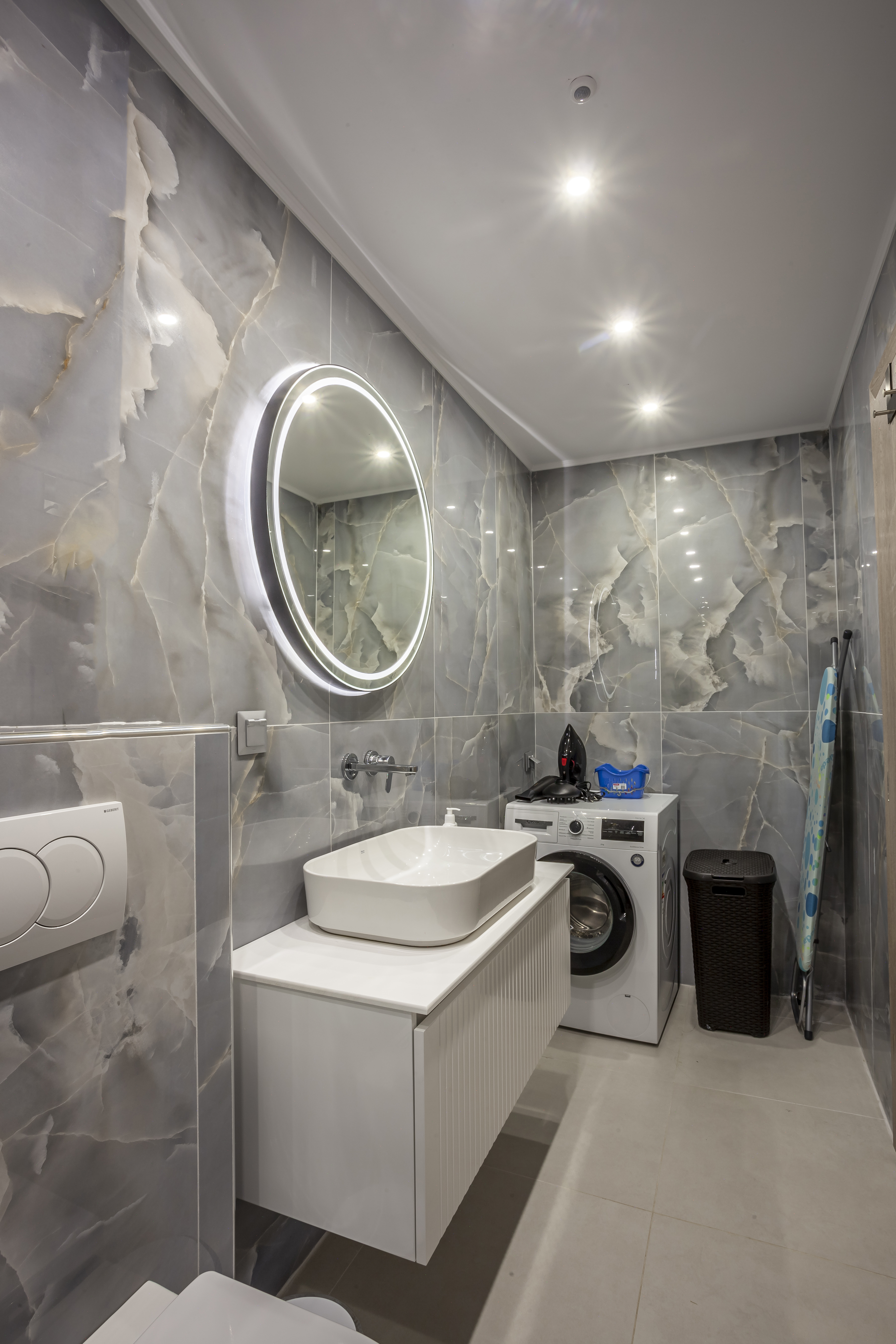 
Triple Room Bathroom 3